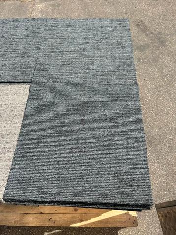 Tapijttegels 50x50 cm grijs beschikbaar voor biedingen