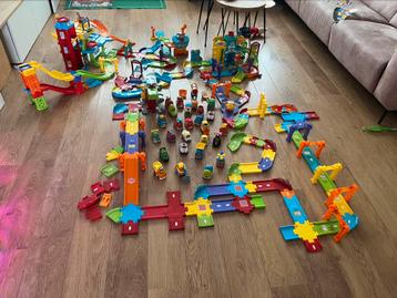 Toet toet vtech auto’s en autobaan beschikbaar voor biedingen