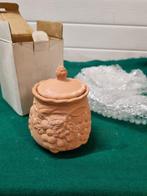 Potje terracotta met druiven nieuw, Ophalen of Verzenden