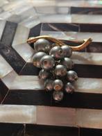 Vintage Druiventros Broche, Sieraden, Tassen en Uiterlijk, 4 tot 7 cm, Gebruikt, Ophalen of Verzenden, Grijs