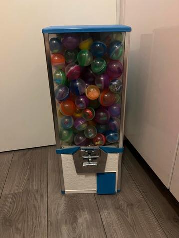 Kauwgomballen automaat beschikbaar voor biedingen