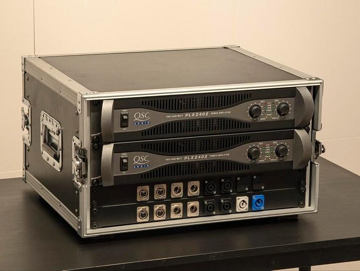 QSC PLX versterkers in flightcase, Audio, Tv en Foto, Professionele Audio-, Tv- en Video-apparatuur, Zo goed als nieuw, Audio