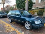 Mercede  280e ( W124) station benzine 6 cyl km 146744., Auto's, Automaat, Zwart, 12 cilinders, 1900 kg