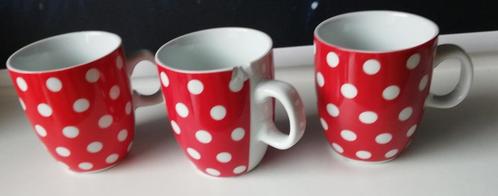 Drie kleine kopjes rood met witte stippen Siaki, Huis en Inrichting, Keuken | Servies, Gebruikt, Kop(pen) en/of Schotel(s), Overige stijlen