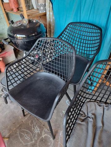 3 Zwarte Kwantum Webbing Kuipstoelen beschikbaar voor biedingen