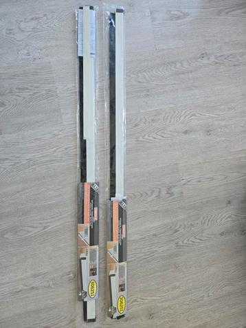 Tochtstrip deur 2 x 1 meter wit aluminium samen 10 euro beschikbaar voor biedingen
