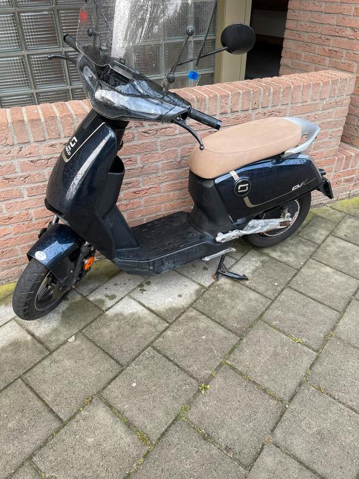 Super soco cux 2022, Fietsen en Brommers, Snorfietsen en Snorscooters, Gebruikt, Overige merken, Elektrisch, Ophalen of Verzenden