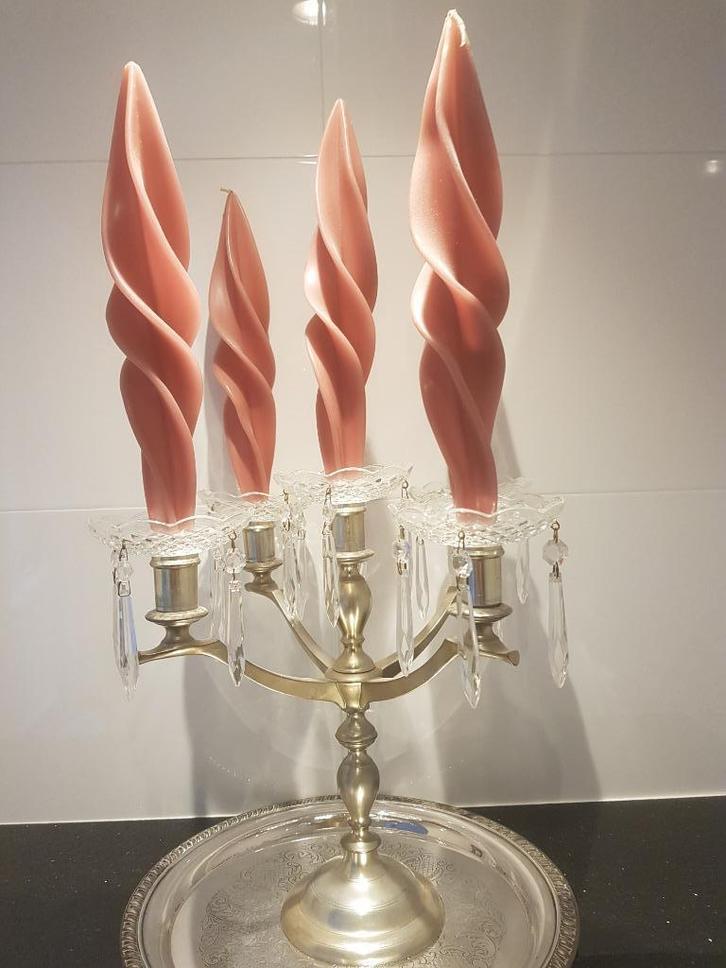 Te koop prachtige kandelaar met 5 gedraaide kaarsen z mooi!!, Huis en Inrichting, Woonaccessoires | Kandelaars en Kaarsen, Zo goed als nieuw