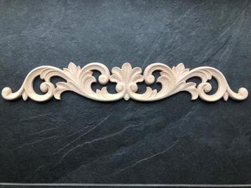 Brocant houtsnijwerk ornament voor op een kast 40 cm  beschikbaar voor biedingen