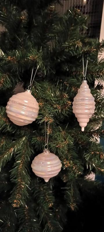 17x Glazen wit parelmoer ab regenboog kerstballen ribbels beschikbaar voor biedingen