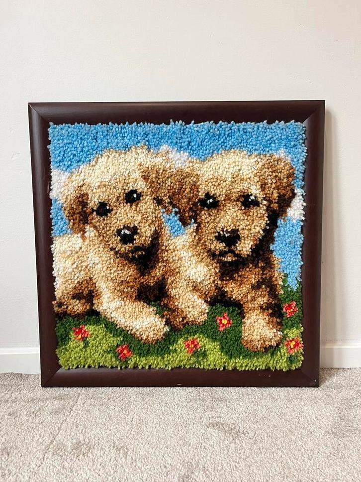 Vintage smyrna puppy kunstwerk, 47x47cm. Hond retro 60s 70s, Huis en Inrichting, Woonaccessoires | Schilderijen, Tekeningen en Foto's