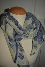 mooi langwerpig shawl met bladpatroon, Ophalen of Verzenden, Zo goed als nieuw, Sjaal