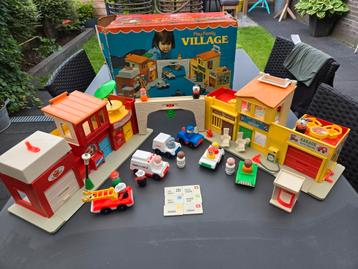 Fisher price play family village / dorp met doos beschikbaar voor biedingen