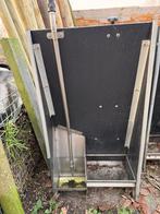 Biggen en kleinvee voerbak, Meerdere dieren, Varken, 3 tot 5 jaar