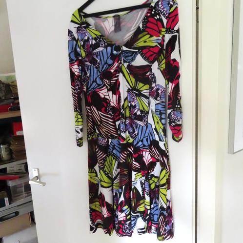 jurk van Sao Paulo prachtig met vlinders kleurtjes 40/42/44, Kleding | Dames, Jurken, Zo goed als nieuw, Maat 38/40 (M), Knielengte