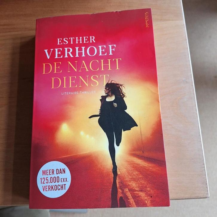 Esther Verhoef - De Nachtdienst, Boeken, Thrillers, Zo goed als nieuw, Ophalen of Verzenden