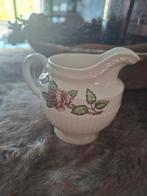 Wedgwood moss rose melkkannetje, Huis en Inrichting, Keuken | Servies, Overige typen, Ophalen of Verzenden, Zo goed als nieuw