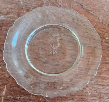 Vintage glazen gebaksbord met stergravure jaren 50/60  beschikbaar voor biedingen