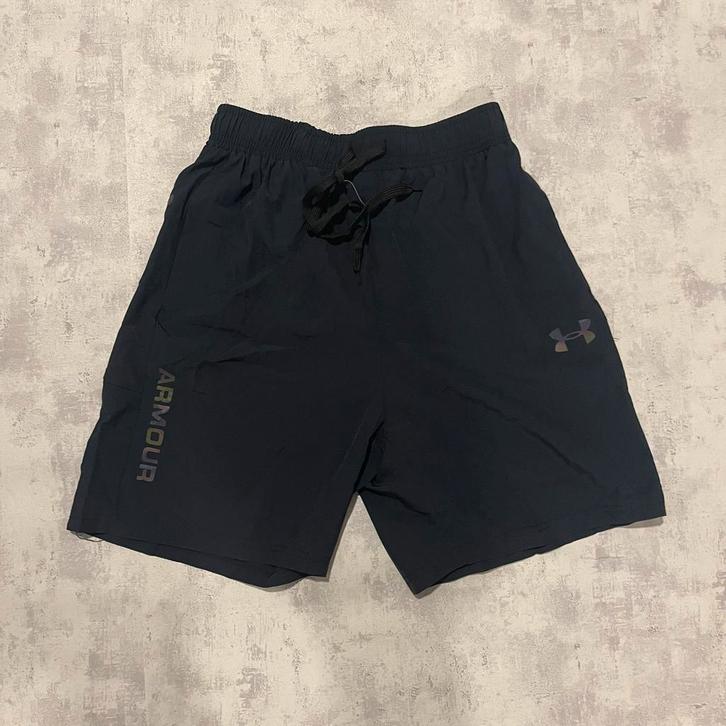 Under Armour Shorts - Maat M - Nieuw, Kleding | Heren, Broeken en Pantalons, Nieuw, Maat 48/50 (M), Zwart, Ophalen of Verzenden