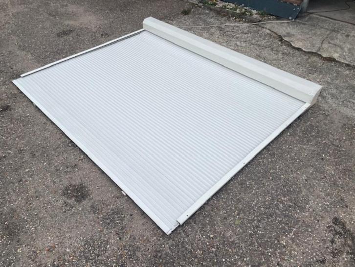 Wit elektrisch rolluik 324 cm breed x 248,5 cm hoog, Doe-het-zelf en Verbouw, Rolluiken, Gebruikt, 200 cm of meer, 200 cm of meer