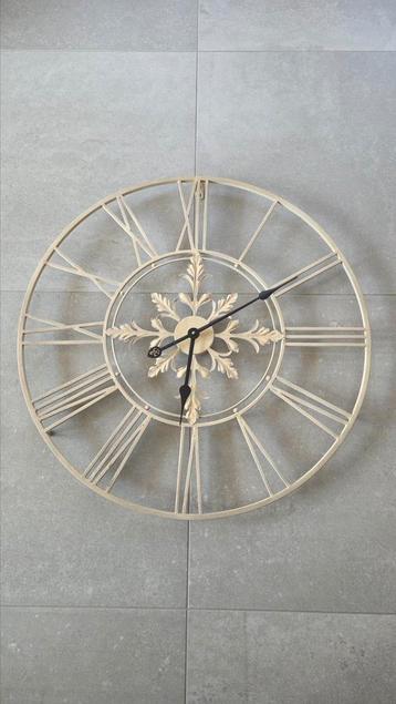 Wandklok beschikbaar voor biedingen