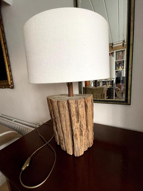 Tafellamp met boomstamvoet:, Huis en Inrichting, Lampen | Tafellampen, Zo goed als nieuw, 50 tot 75 cm, Hout, Stof, Ophalen