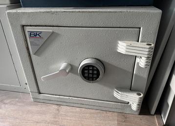 Zeer degelijke duurzame rdw kluis brandkast EN 1143-1 safe beschikbaar voor biedingen