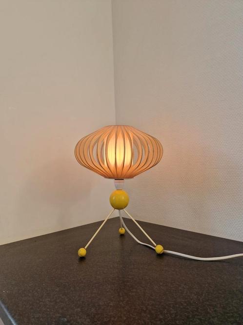 Vintage space age tafellamp sputnik tripod ufo lamp, Huis en Inrichting, Lampen | Tafellampen, Zo goed als nieuw, Minder dan 50 cm