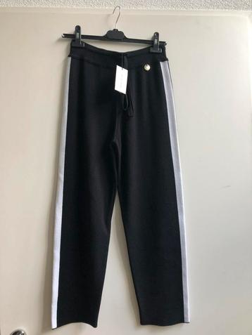 DENNY ROSE comfy pantalon zwart met bies mt XS en S beschikbaar voor biedingen
