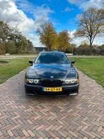 BMW E39 met nieuwe apk, Auto's, BMW, Achterwielaandrijving, Zwart, Lederen bekleding, Zwart