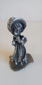 Beeldje van tin zijnde een meisje met eend in haar armen, Ophalen of Verzenden