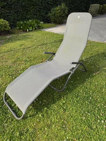 Kantelbaar ligbed beschikbaar voor biedingen