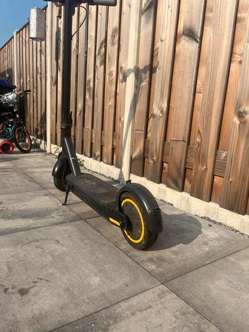 Elektrische step. Defect! Lees beschrijving! beschikbaar voor biedingen