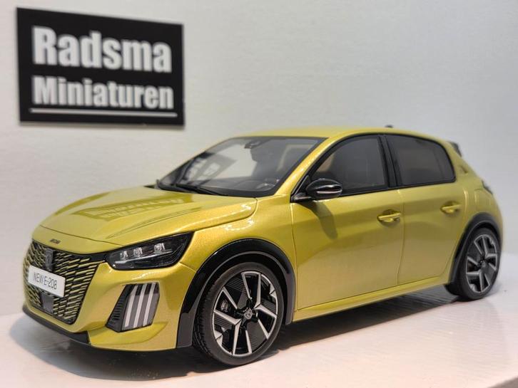 Peugeot New E-208 - Geel - 1:18 Ottomobile, Hobby en Vrije tijd, Modelauto's | 1:18, Nieuw, Auto, OttOMobile, Ophalen of Verzenden