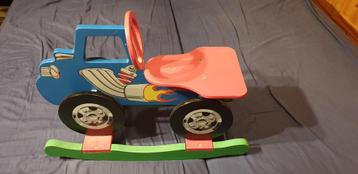 Houten Schommelauto, weinig gebruikt. beschikbaar voor biedingen