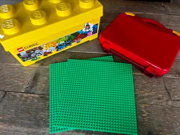 Lego classic met box, koffer en lego platen beschikbaar voor biedingen