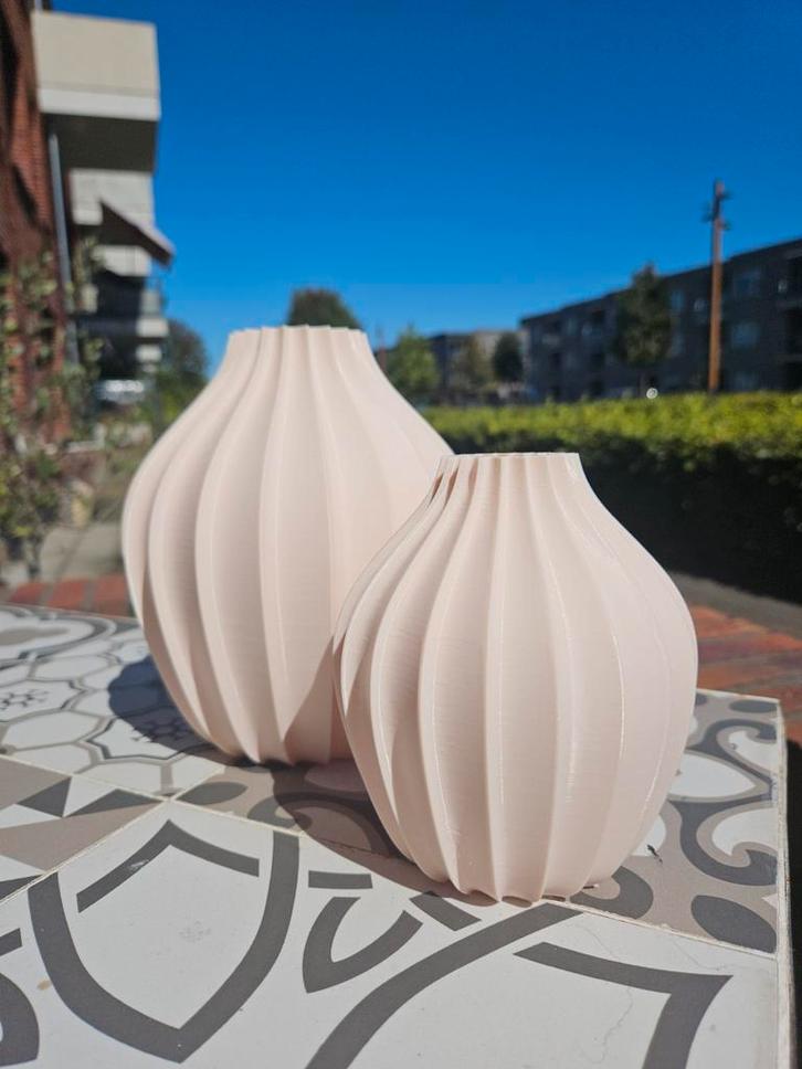Set van 2 vazen lichtroze 3D, Huis en Inrichting, Woonaccessoires | Vazen, Nieuw, Overige kleuren, Minder dan 50 cm, Overige materialen