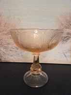 Vintage fruitschaal op voet rosaline glas, Ophalen of Verzenden