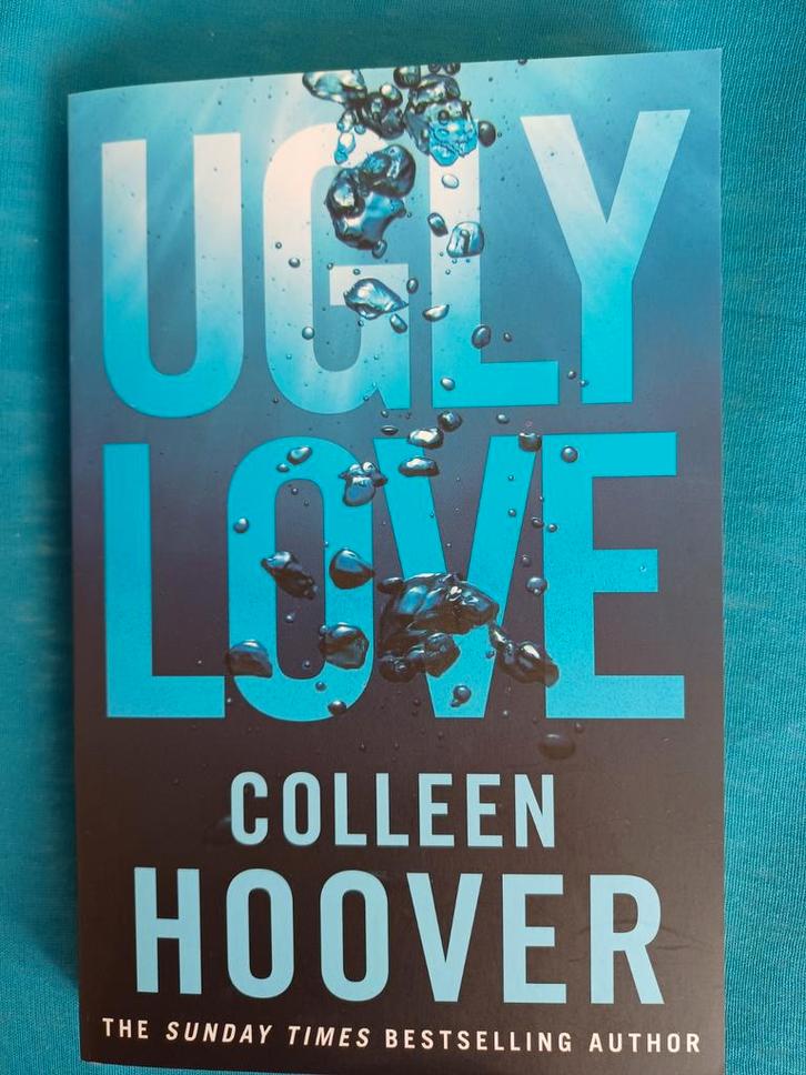 Ugly Love - Colleen Hoover, Boeken, Romans, Zo goed als nieuw, Europa overig, Ophalen
