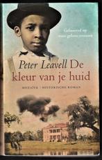 DE KLEUR VAN JE HUID - historische roman van Peter Leavell, Ophalen of Verzenden, Zo goed als nieuw