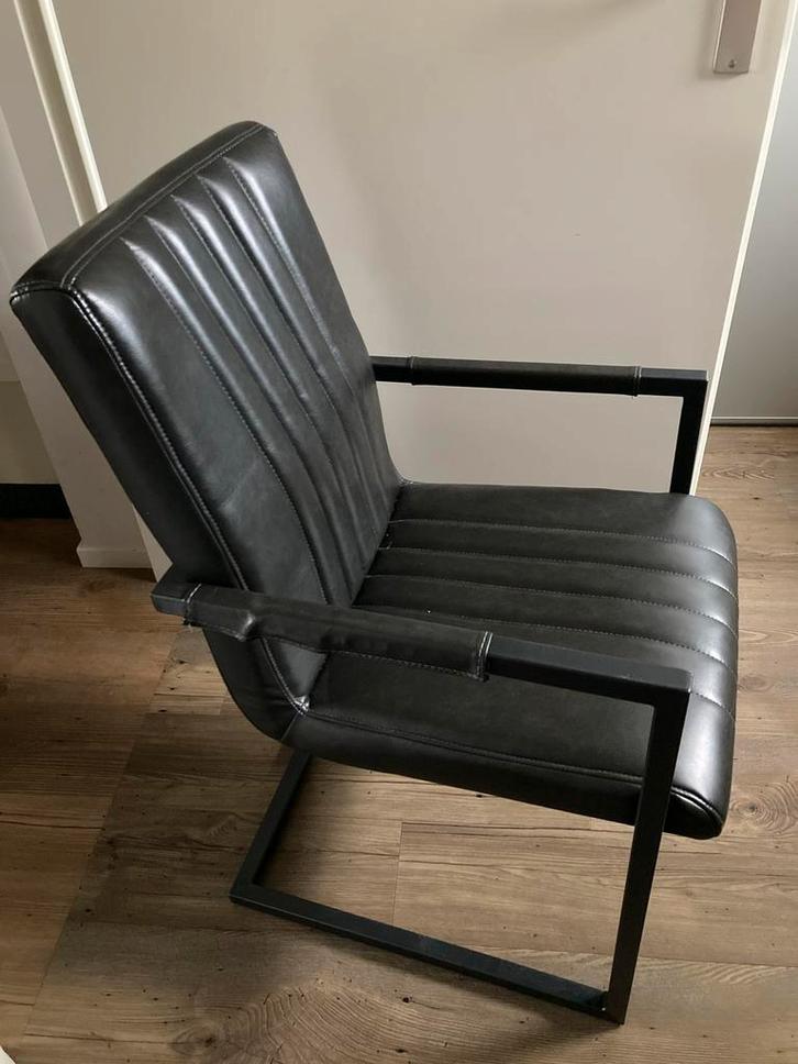 2 stuks eetkamerstoelen, Huis en Inrichting, Stoelen, Zo goed als nieuw, Leer, Ophalen