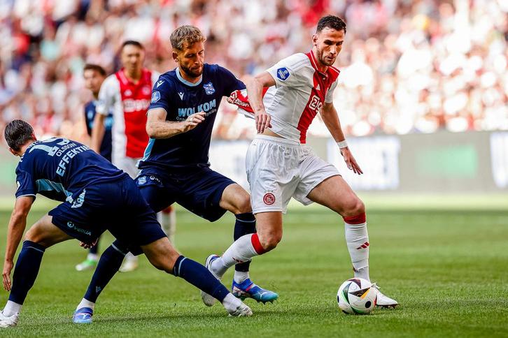 2 kaarten Ajax Heerenveen 01/11 2025, Tickets en Kaartjes, Sport | Voetbal, Drie personen of meer, November