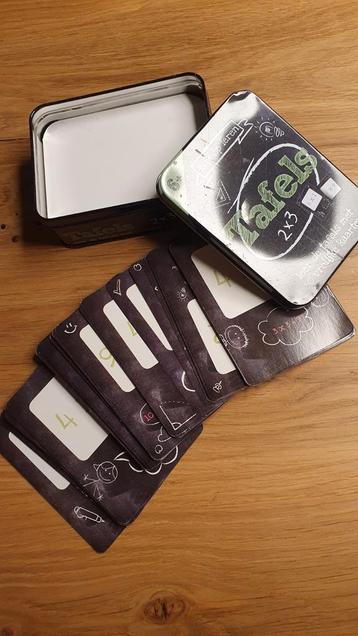 Tafels leren: Spel met 50 dubbelzijdige kaarten beschikbaar voor biedingen