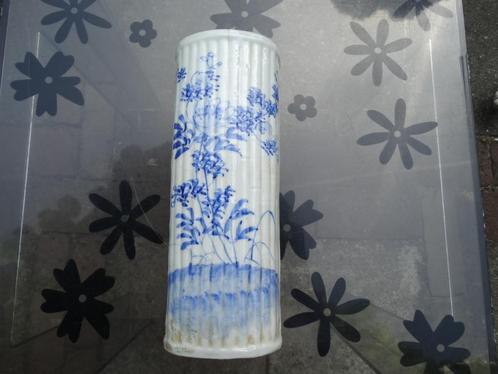 Antieke muurvaas bloemen blauw wit, radiatorhanger, oosters, Antiek en Kunst, Antiek | Porselein, Ophalen of Verzenden