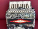 Kleine Carboni y Figli accordeon . 48 bas . Z.g.a.n., Muziek en Instrumenten, Accordeons, 48-bas, Zo goed als nieuw, Met riemen
