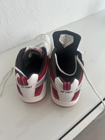 Badminton rackets, tas en schoenen beschikbaar voor biedingen