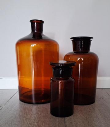 3 x grote Apothekerspotten amber beschikbaar voor biedingen