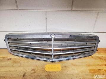 Mercedes C klasse W204 2007 - 2011 grille A2048801483 €75 beschikbaar voor biedingen