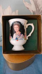 Mok zilveren jubileum 
Queen Elizabeth. Crown, Ophalen of Verzenden, Zo goed als nieuw, Servies