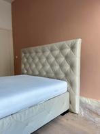 Gestoffeerd bed met hoofdbord – 140x200 (zonder matras), Huis en Inrichting, Slaapkamer | Boxsprings, Ophalen, Zo goed als nieuw